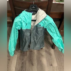 Women’s Patagonia rain shell/rain jacket